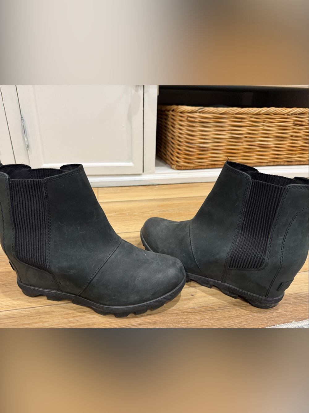 Women’s 9.5 40 Sorel Black Women's Ankle Booties 3” platforms Suede